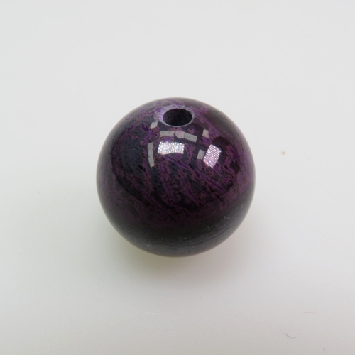 Sugilith Kugel gebohrt (3 mm Bohrung)